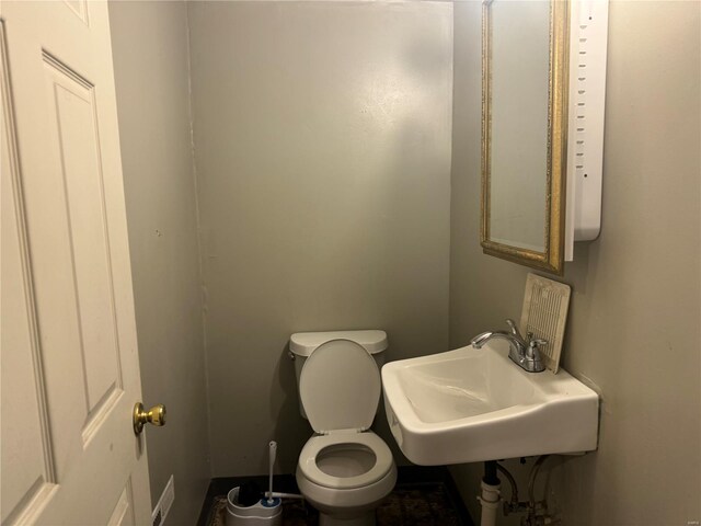 7210 Normandy Pl, Saint Louis, MO 63121 - half bath featuring toilet and a sink
