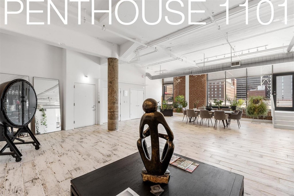 1010 Saint Charles St Unit 1101, Saint Louis, MO 63101 - lobby featuring a towering ceiling