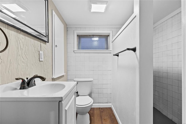 4634 Tyrolean Ave, Saint Louis, MO 63116 - bathroom featuring toilet, wood finished floors, vanity, and tiled shower
