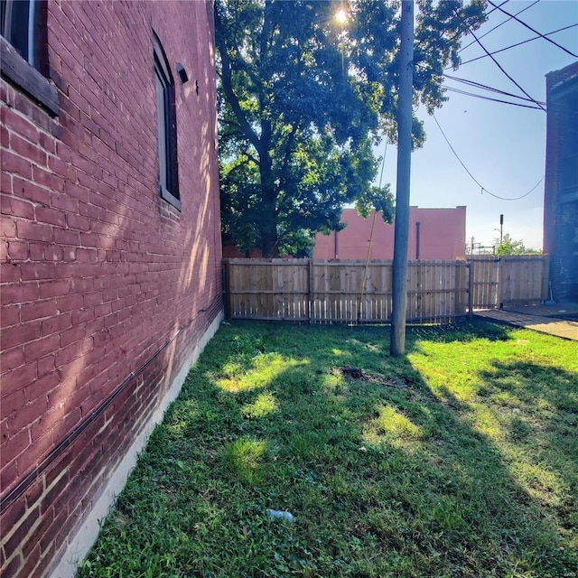 2021 S 8th St, Saint Louis, MO 63104 - view of yard