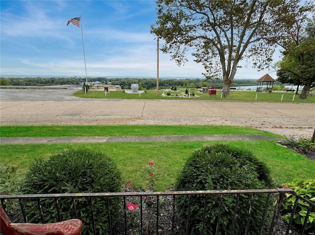 520 N Main St, Louisiana, MO 63353 - view of yard with a gazebo