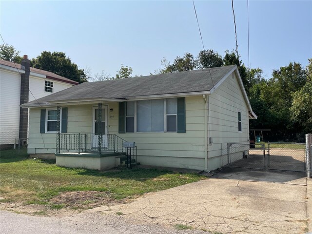637 E Daniels St, Piedmont, MO 63957 - photo 2