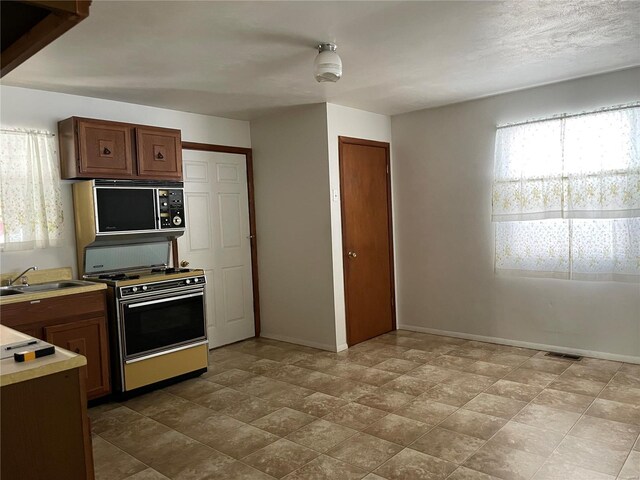 637 E Daniels St, Piedmont, MO 63957 - photo 10