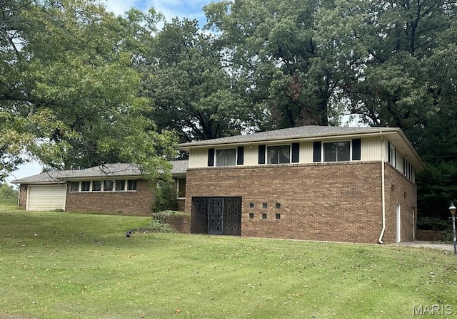 16347 Crestview Dr, Dexter, MO 63841 - view of front facade featuring brick siding, a front lawn, and a garage