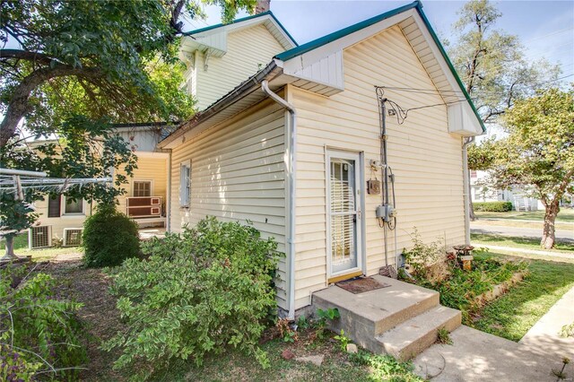202 4th St, Carrollton, IL 62016 - view of home's exterior