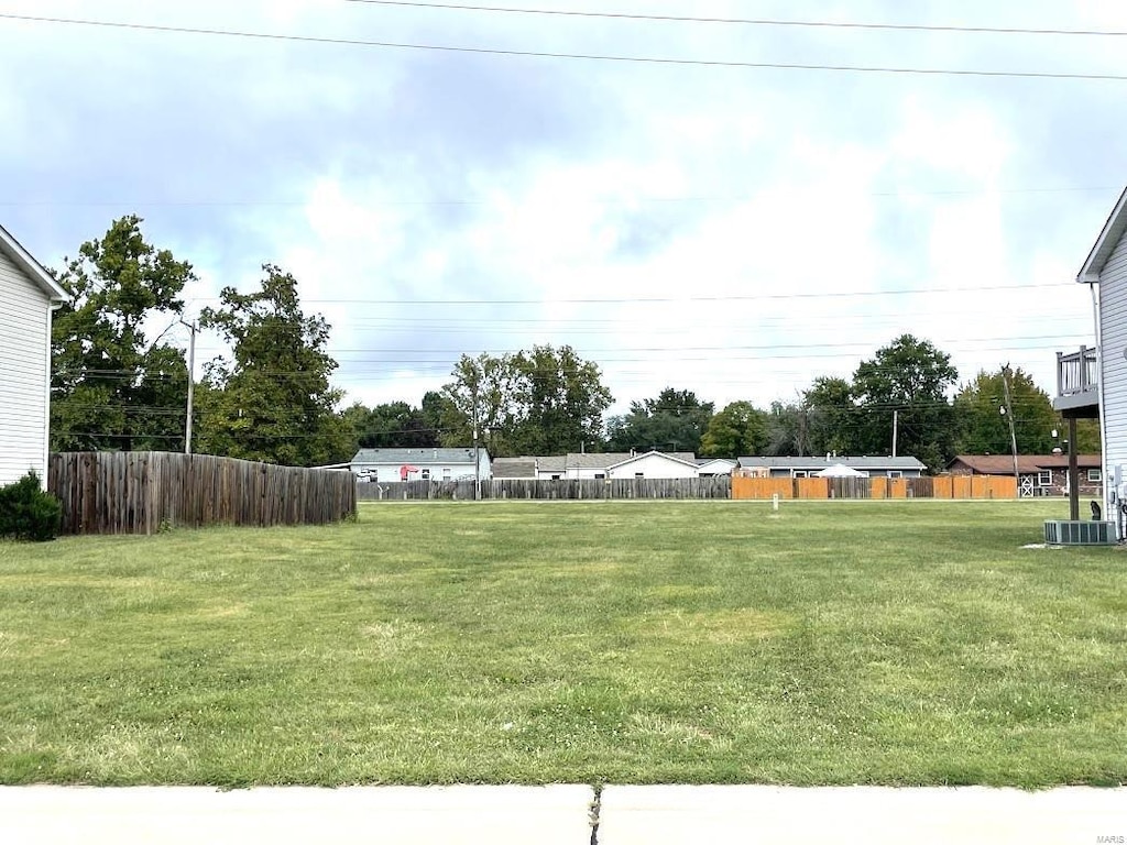 2165 Hunters Point Dr, Granite City, IL 62040