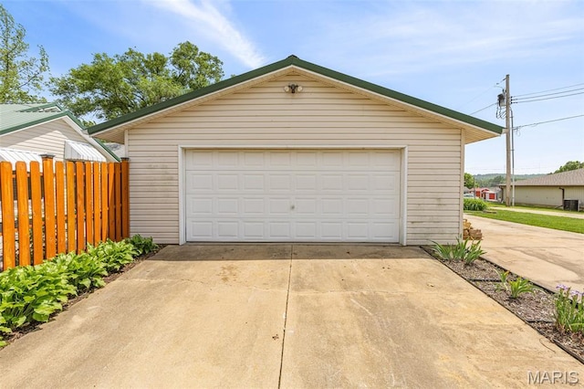 109 N Grant St, Desloge, MO 63601 - detached garage featuring fence