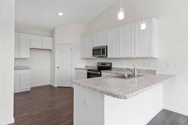 2491 Chukka Dr, Eureka, MO 63025 - kitchen with stainless steel appliances, a peninsula, dark wood-style flooring, a sink, and baseboards