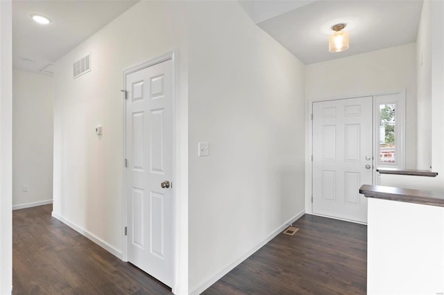 2491 Chukka Dr, Eureka, MO 63025 - foyer featuring dark wood-type flooring, baseboards, and recessed lighting