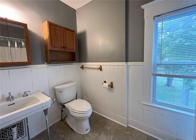 328 W Orrick, La Plata, MO 63549 - bathroom featuring toilet, a wainscoted wall, baseboards, and a sink