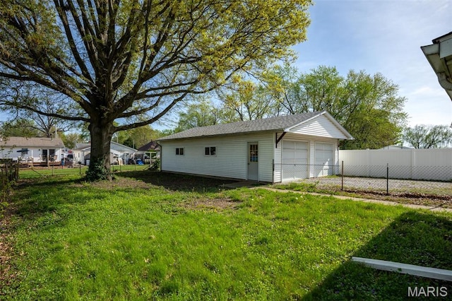 823 E Pearl St, Staunton, IL 62088 - view of yard with a detached garage and an outbuilding
