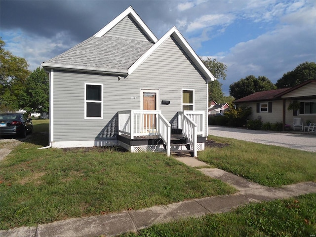 1103 S Madison St, Gillespie, IL 62033 - view of front of house featuring roof with shingles and a front lawn
