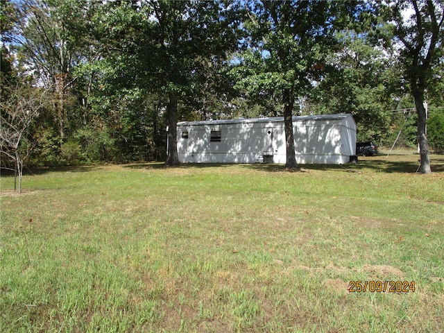 view of green lawn
