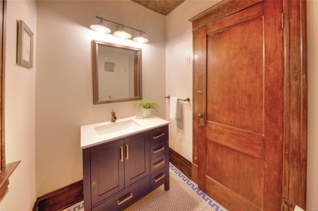 3834 De Tonty St, Saint Louis, MO 63110 - bathroom featuring vanity