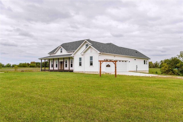 101 Lauren Grace Ct, Elsberry, MO 63343 - modern farmhouse with driveway, covered porch, a front yard, and an attached garage