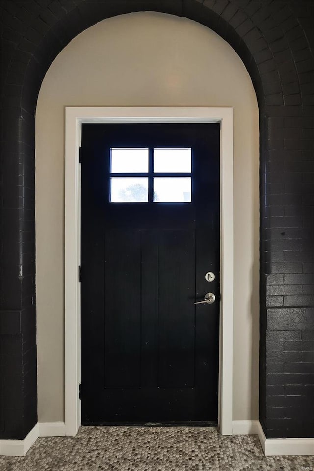 4211 Norfolk Ave, Saint Louis, MO 63110 - entrance foyer featuring baseboards and arched walkways
