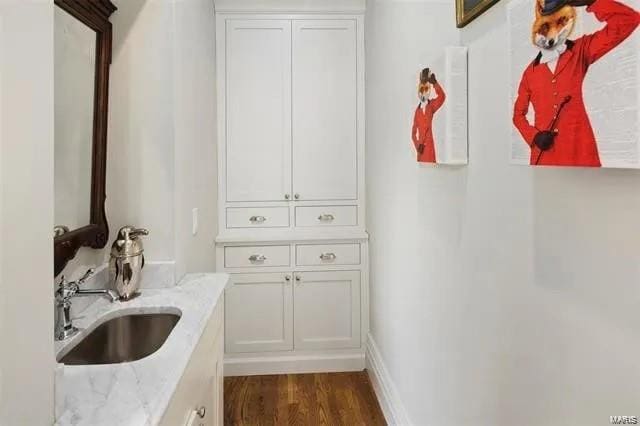 4969 Pershing Pl Unit 1, Saint Louis, MO 63108 - bathroom featuring wood finished floors, baseboards, and vanity
