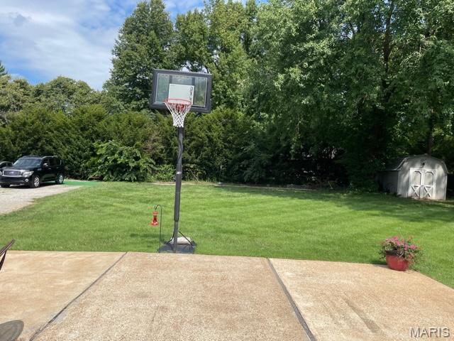 725 Valencia Ave, Saint Louis, MO 63138 - view of patio