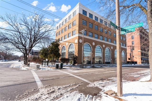 4901 Washington Blvd Unit 2C, Saint Louis, MO 63108 - view of snow covered building