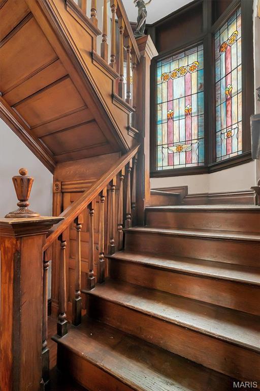2712 S Compton Ave, Saint Louis, MO 63118 - view of stairs