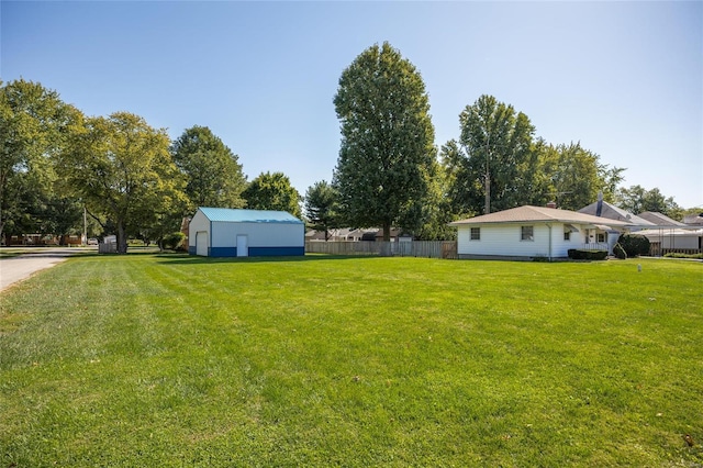 1125 N Franklin St, Litchfield, IL 62056 - view of yard featuring an outbuilding