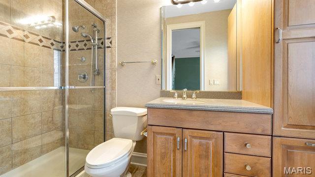 962 Hwy W, Foristell, MO 63348 - full bath with vanity and tiled shower