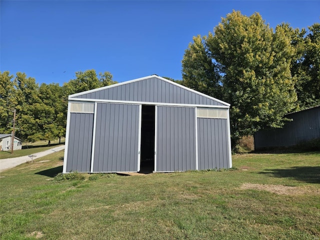 174 Clinton St, Hamburg, IL 62045 - view of pole building featuring a lawn