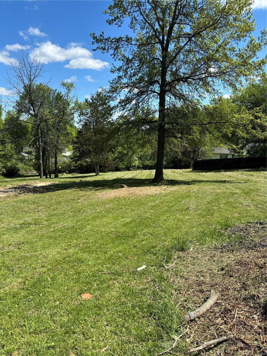 2370 Ridgecrest Dr, Arnold, MO 63010