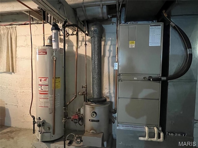 1402 W Randolph St, Vandalia, IL 62471 - utility room featuring gas water heater