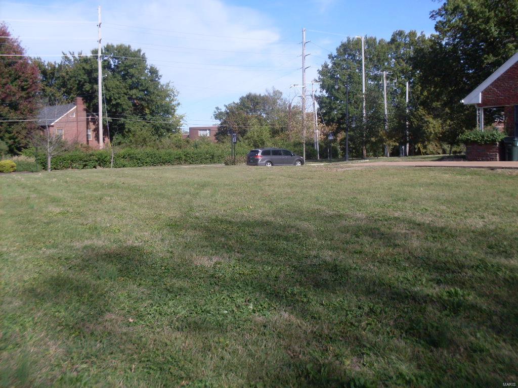 8242 Natural Bridge Rd, Saint Louis, MO 63121
