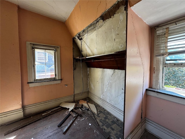 5174 Cabanne Ave, Saint Louis, MO 63113 - unfurnished room with healthy amount of natural light
