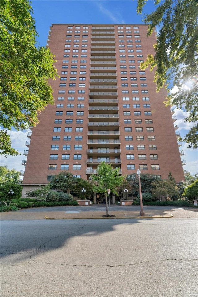 4466 W Pine Blvd Unit 3E, Saint Louis, MO 63108 - view of building exterior