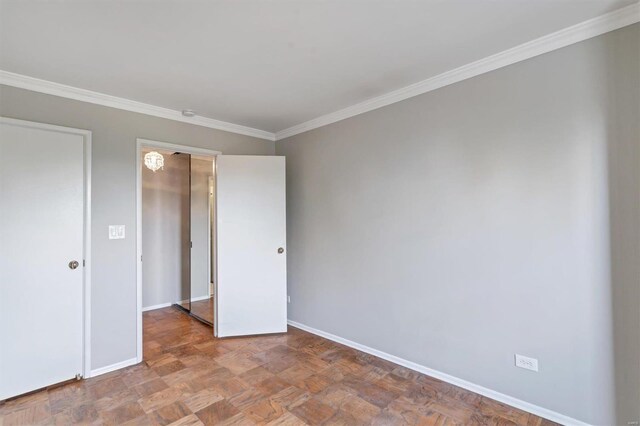 4466 W Pine Blvd Unit 3E, Saint Louis, MO 63108 - unfurnished room with baseboards and ornamental molding