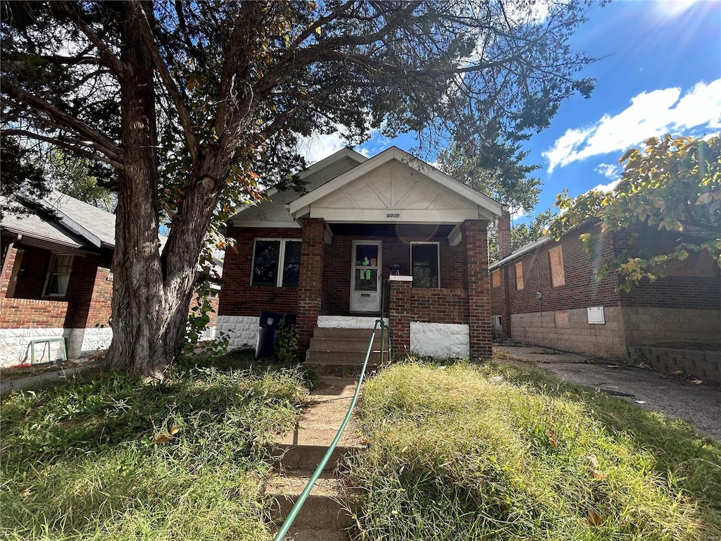 4228 Jennings Station Rd, Saint Louis, MO 63121 - bungalow-style house featuring brick siding