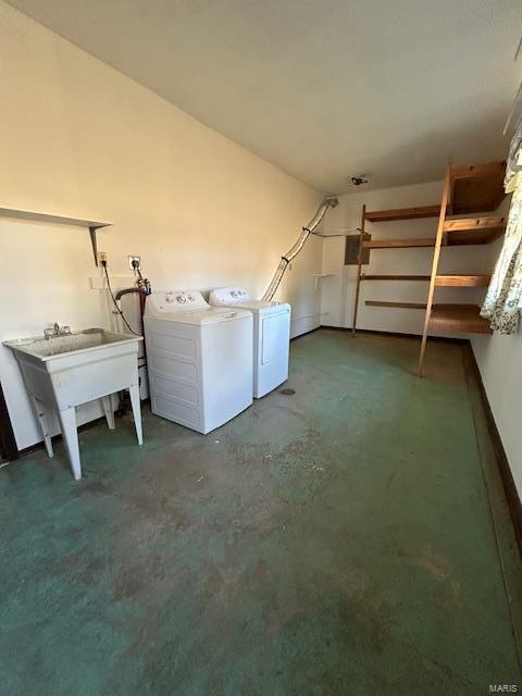 13825 Old Wire Outer Rd, Rolla, MO 65401 - laundry area featuring washing machine and clothes dryer