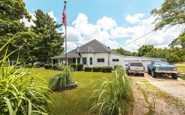 401 W Gibbs, Salem, MO 65560 - view of front facade with a front yard, driveway, and a garage