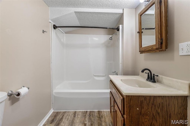 32 Summit St, Bonne Terre, MO 63628 - bathroom featuring wood finished floors, toilet, vanity, shower / bathtub combination, and a textured ceiling