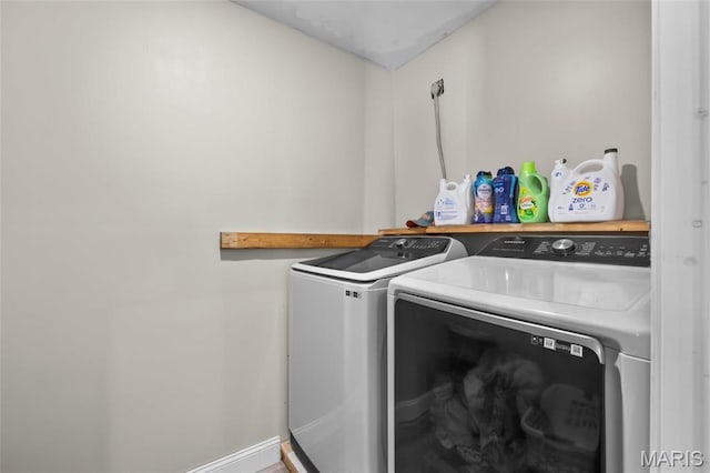 10410 Business 21, Hillsboro, MO 63050 - clothes washing area featuring washer and dryer