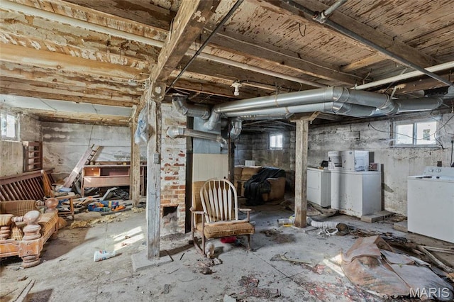 708 S Jefferson, Litchfield, IL 62056 - below grade area featuring independent washer and dryer and healthy amount of natural light