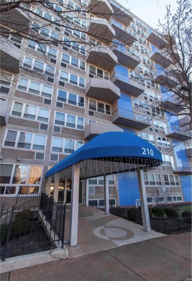 view of apartment building / complex featuring fence