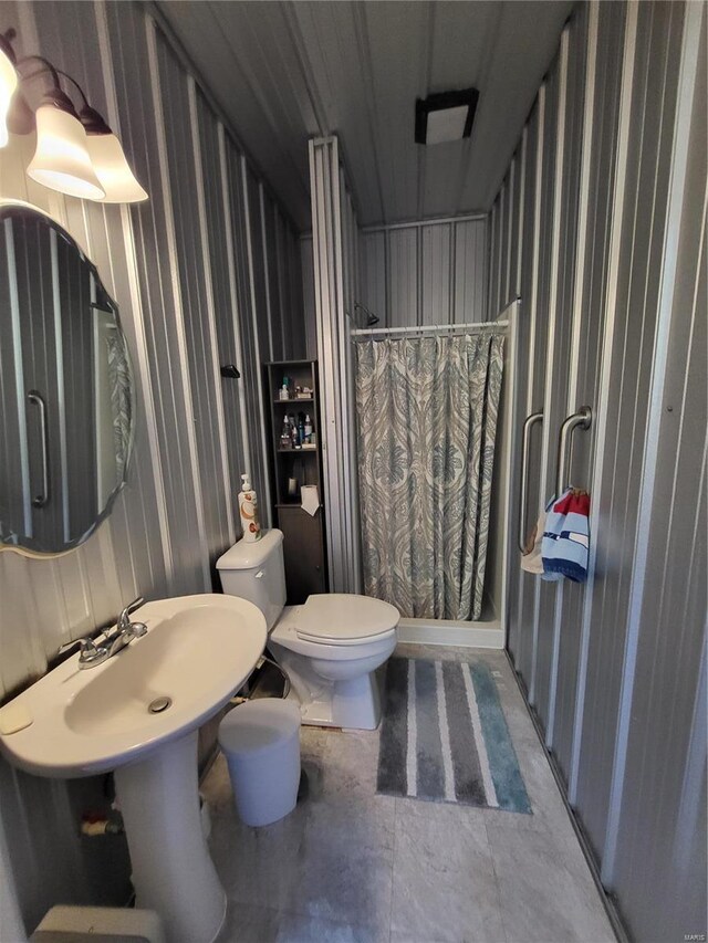 2724 Wayne Rte # Oo, Greenville, MO 63944 - bathroom featuring toilet and a shower with curtain