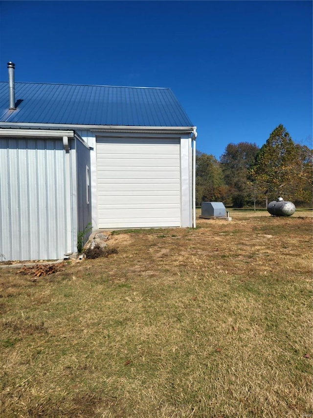 2724 Wayne Rte # Oo, Greenville, MO 63944 - view of garage