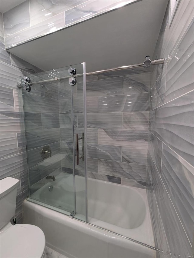 7 Carole Ln, Frontenac, MO 63131 - bathroom with toilet and enclosed tub / shower combo