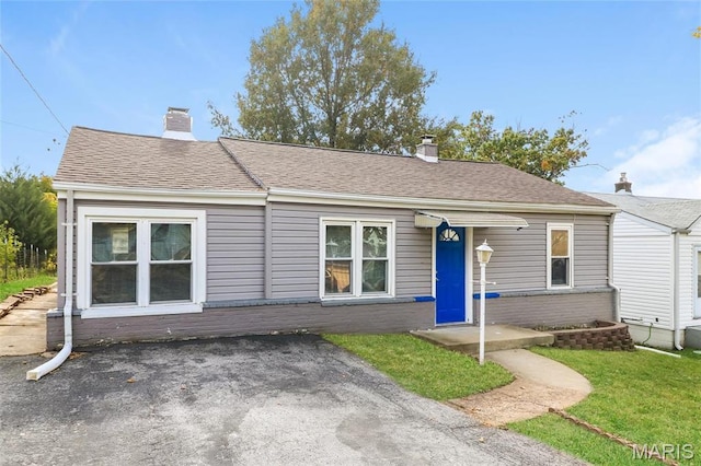 9608 Flora Ave, Saint Louis, MO 63114 - bungalow with a chimney and a front yard