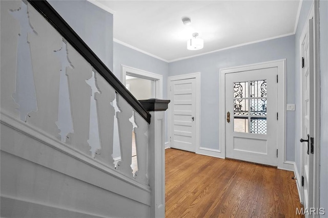 5099 Waterman Blvd, Saint Louis, MO 63108 - foyer featuring wood finished floors, ornamental molding, baseboards, and stairway