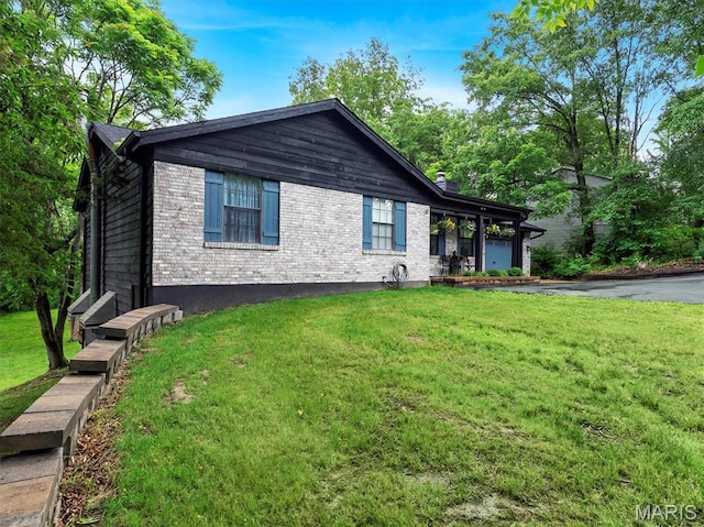 575 E Villa Ridge Rd, Villa Ridge, MO 63089 - ranch-style house featuring a front lawn and brick siding
