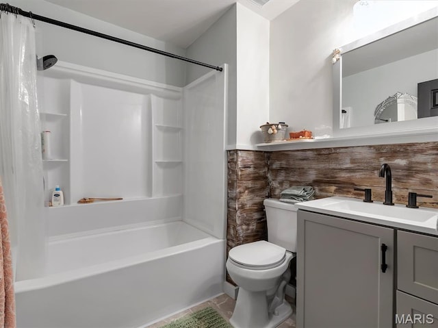 575 E Villa Ridge Rd, Villa Ridge, MO 63089 - full bathroom featuring shower / tub combo with curtain and vanity