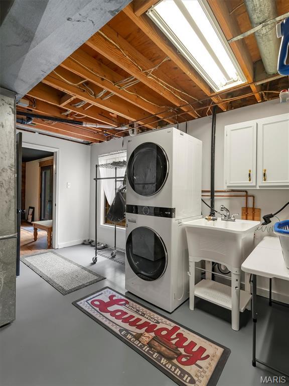 575 E Villa Ridge Rd, Villa Ridge, MO 63089 - laundry area featuring stacked washing machine and dryer and cabinet space