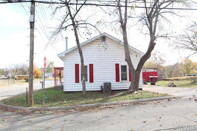 130 W Fite St, Park Hills, MO 63601 - bungalow-style house featuring central air condition unit and driveway