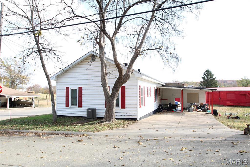 130 W Fite St, Park Hills, MO 63601 - bungalow featuring central air condition unit and concrete driveway